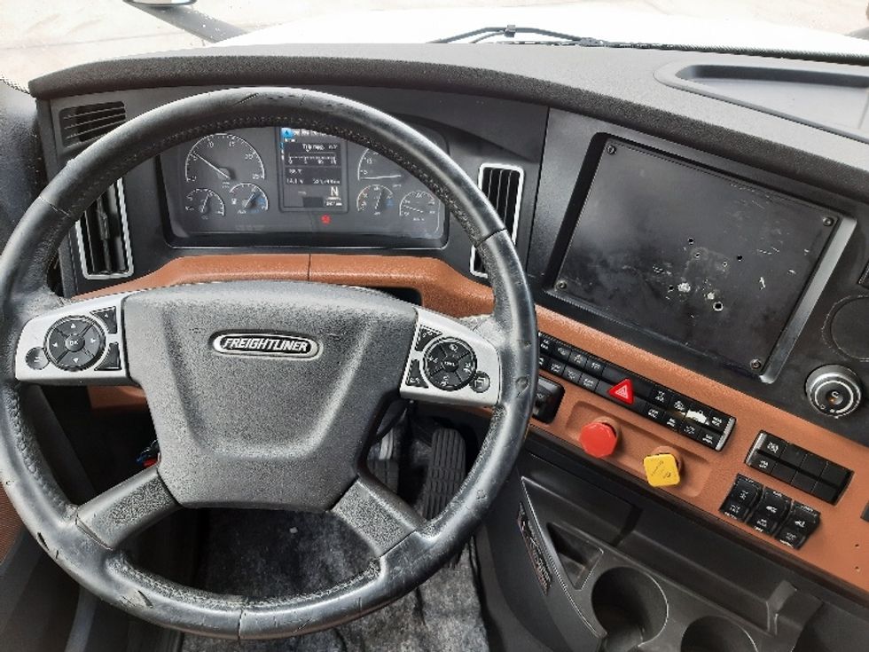 Sleeper Tractor-Heavy Duty Tractors-Freightliner-2020-T12664ST-Fort Worth-TX-521,744\n\t\tmiles-$ 61,000 - Image 11