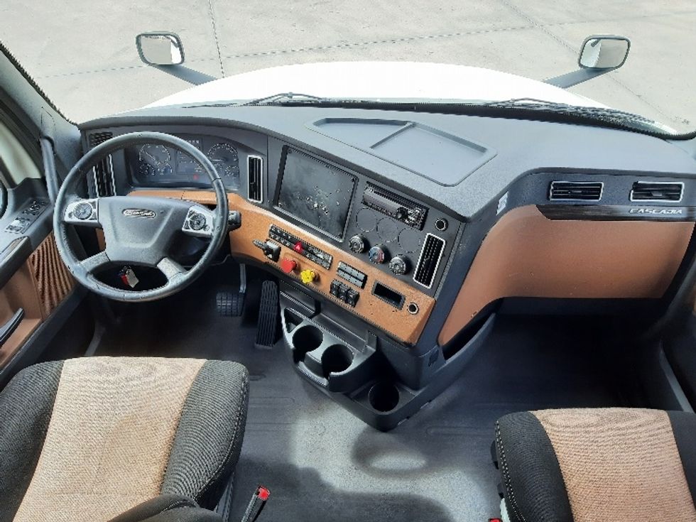 Sleeper Tractor-Heavy Duty Tractors-Freightliner-2020-T12664ST-Fort Worth-TX-521,744\n\t\tmiles-$ 61,000 - Image 12