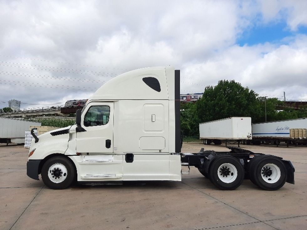 Sleeper Tractor-Heavy Duty Tractors-Freightliner-2020-T12664ST-Fort Worth-TX-521,744\n\t\tmiles-$ 61,000 - Image 4