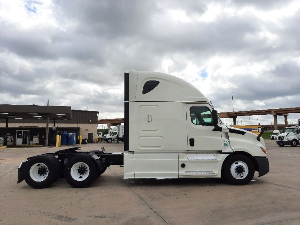 Sleeper Tractor-Heavy Duty Tractors-Freightliner-2020-T12664ST-Fort Worth-TX-521,744\n\t\tmiles-$ 61,000 - Image 8
