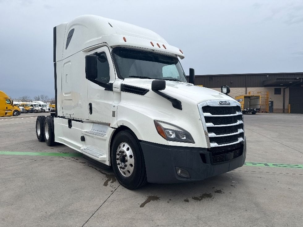 Sleeper Tractor-Heavy Duty Tractors-Freightliner-2020-T12664ST-Fort Worth-TX-674,777\n\t\tmiles-$ 48,750 - Image 1