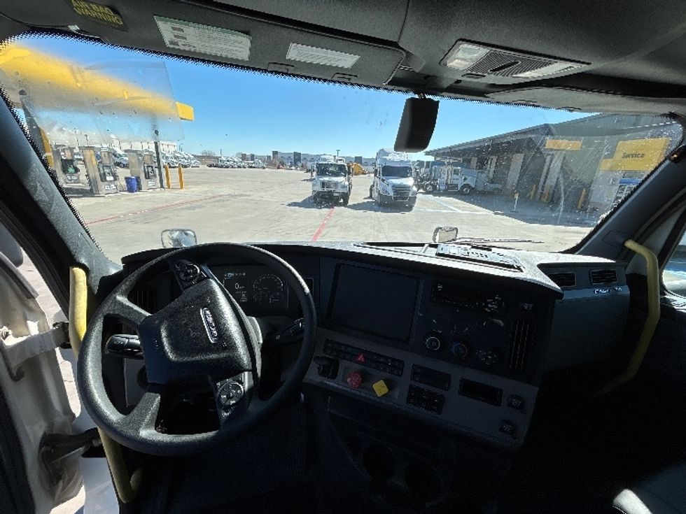 Sleeper Tractor-Heavy Duty Tractors-Freightliner-2020-T12664ST-Fort Worth-TX-674,777\n\t\tmiles-$ 48,750 - Image 11