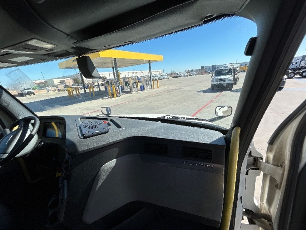 Sleeper Tractor-Heavy Duty Tractors-Freightliner-2020-T12664ST-Fort Worth-TX-674,777\n\t\tmiles-$ 48,750 - Image 14