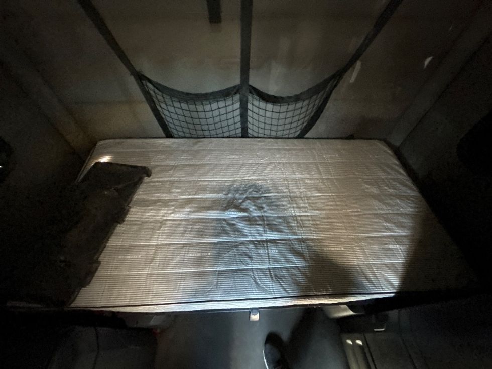 Sleeper Tractor-Heavy Duty Tractors-Freightliner-2020-T12664ST-Fort Worth-TX-674,777\n\t\tmiles-$ 48,750 - Image 17