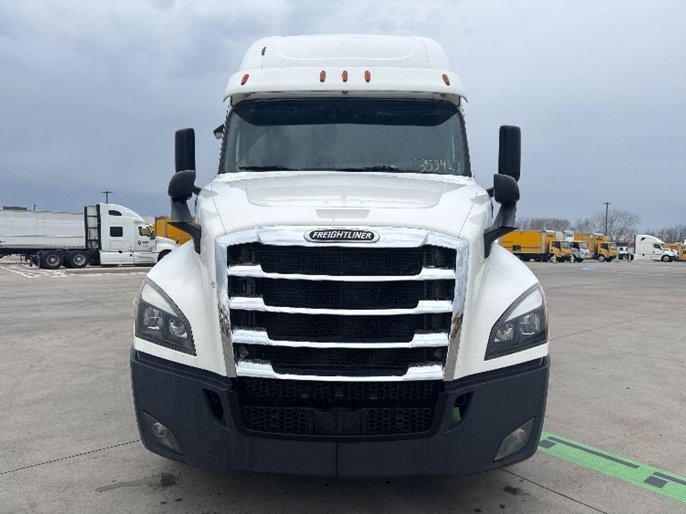 Sleeper Tractor-Heavy Duty Tractors-Freightliner-2020-T12664ST-Fort Worth-TX-674,777\n\t\tmiles-$ 48,750 - Image 2