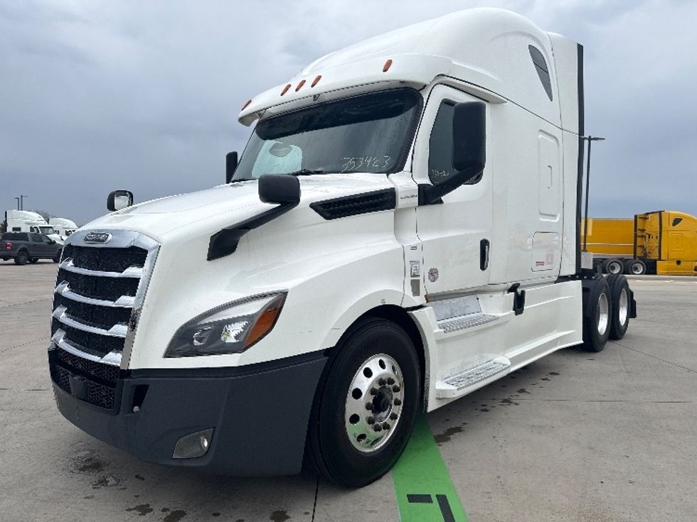 Sleeper Tractor-Heavy Duty Tractors-Freightliner-2020-T12664ST-Fort Worth-TX-674,777\n\t\tmiles-$ 48,750 - Image 3