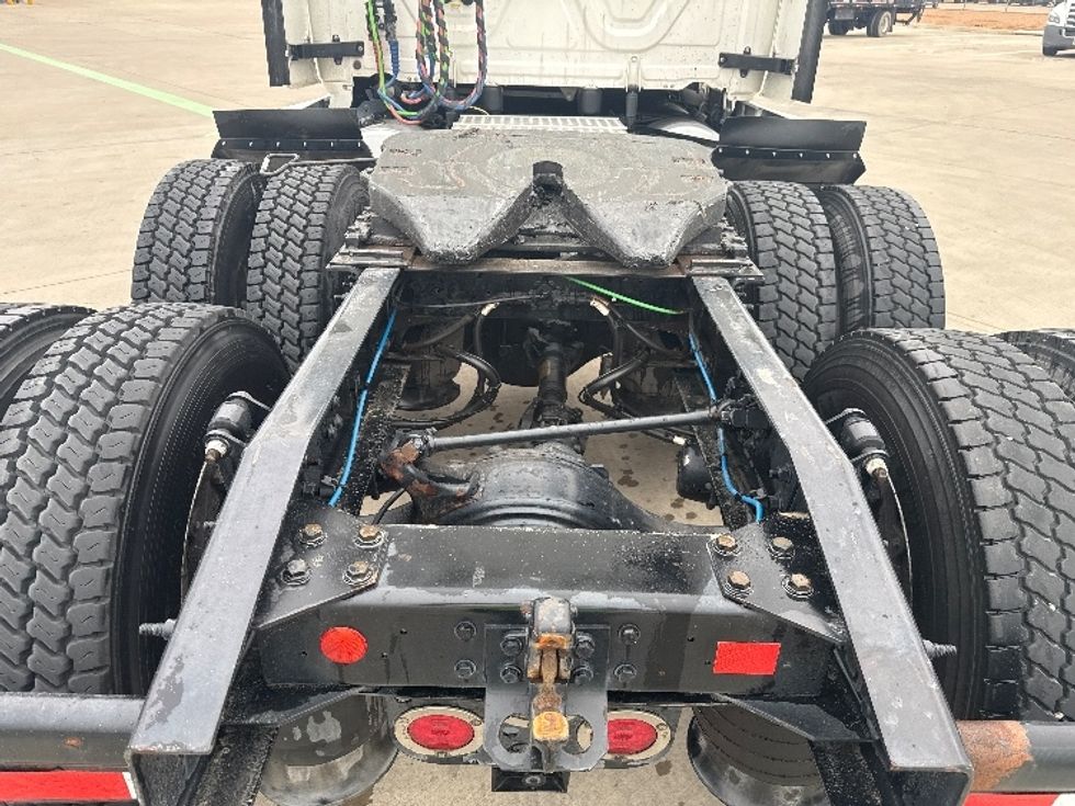 Sleeper Tractor-Heavy Duty Tractors-Freightliner-2020-T12664ST-Fort Worth-TX-674,777\n\t\tmiles-$ 48,750 - Image 6