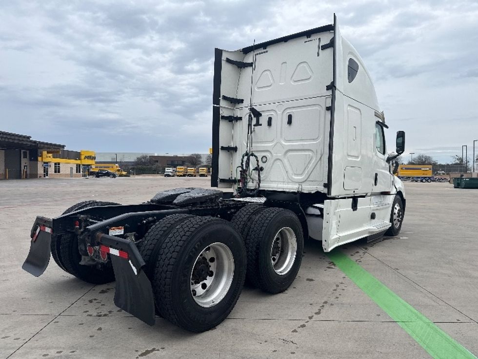 Sleeper Tractor-Heavy Duty Tractors-Freightliner-2020-T12664ST-Fort Worth-TX-674,777\n\t\tmiles-$ 48,750 - Image 7