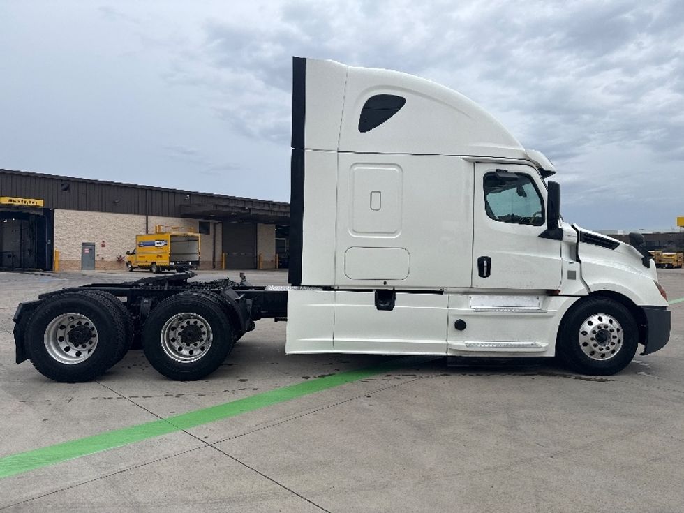 Sleeper Tractor-Heavy Duty Tractors-Freightliner-2020-T12664ST-Fort Worth-TX-674,777\n\t\tmiles-$ 48,750 - Image 8
