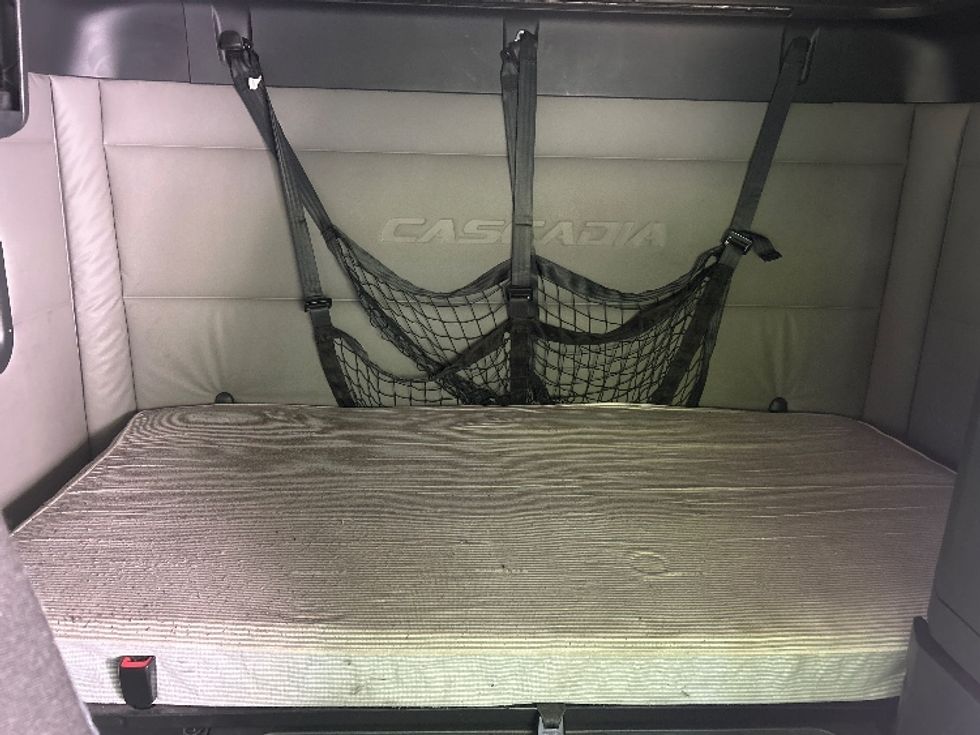 Sleeper Tractor-Heavy Duty Tractors-Freightliner-2020-T12664ST-Fort Worth-TX-681,156\n\t\tmiles-$ 48,750 - Image 16