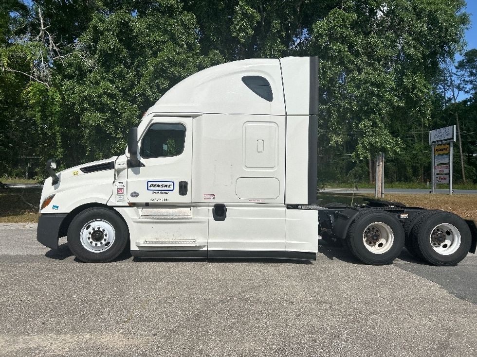 Sleeper Tractor-Heavy Duty Tractors-Freightliner-2020-T12664ST-Fort Worth-TX-681,156\n\t\tmiles-$ 48,750 - Image 4