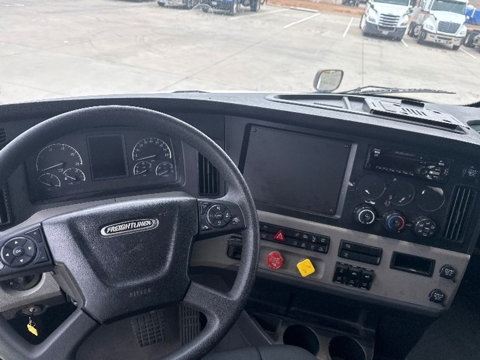 Sleeper Tractor-Heavy Duty Tractors-Freightliner-2020-T12664ST-Fort Worth-TX-685,000\n\t\tmiles-$ 48,000 - Image 11