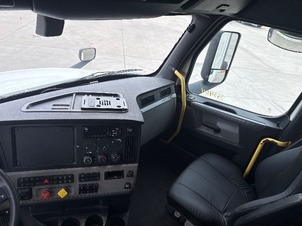 Sleeper Tractor-Heavy Duty Tractors-Freightliner-2020-T12664ST-Fort Worth-TX-685,000\n\t\tmiles-$ 48,000 - Image 12