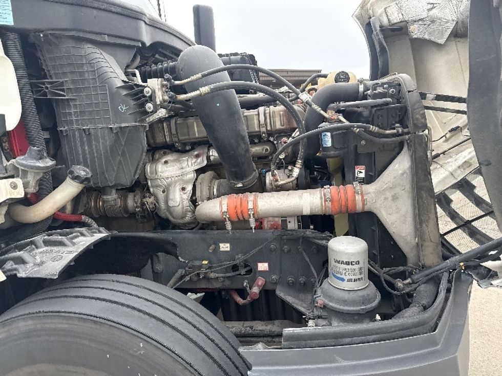 Sleeper Tractor-Heavy Duty Tractors-Freightliner-2020-T12664ST-Fort Worth-TX-685,000\n\t\tmiles-$ 48,000 - Image 20