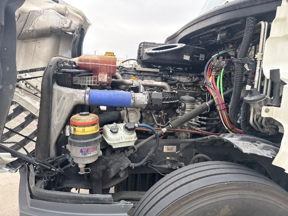 Sleeper Tractor-Heavy Duty Tractors-Freightliner-2020-T12664ST-Fort Worth-TX-685,000\n\t\tmiles-$ 48,000 - Image 21