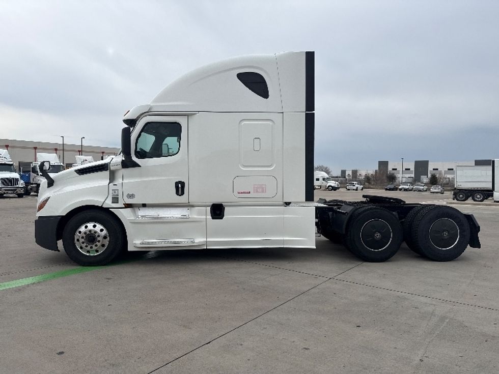 Sleeper Tractor-Heavy Duty Tractors-Freightliner-2020-T12664ST-Fort Worth-TX-685,000\n\t\tmiles-$ 48,000 - Image 4