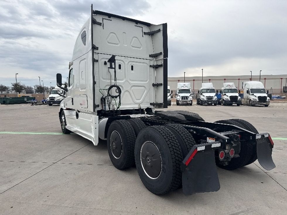 Sleeper Tractor-Heavy Duty Tractors-Freightliner-2020-T12664ST-Fort Worth-TX-685,000\n\t\tmiles-$ 48,000 - Image 5