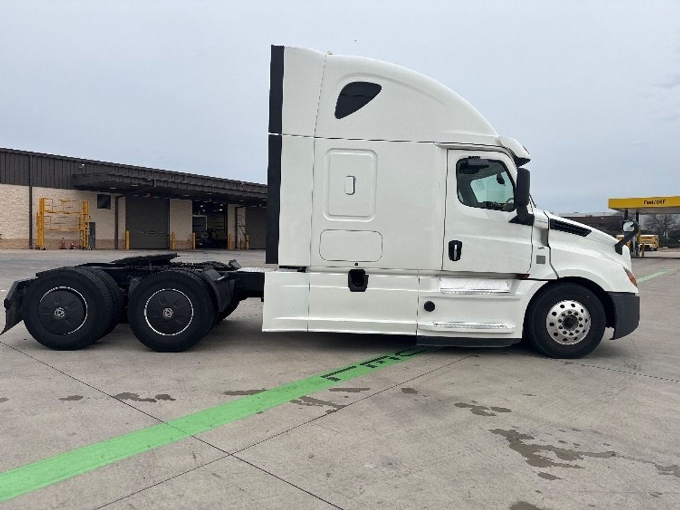 Sleeper Tractor-Heavy Duty Tractors-Freightliner-2020-T12664ST-Fort Worth-TX-685,000\n\t\tmiles-$ 48,000 - Image 8