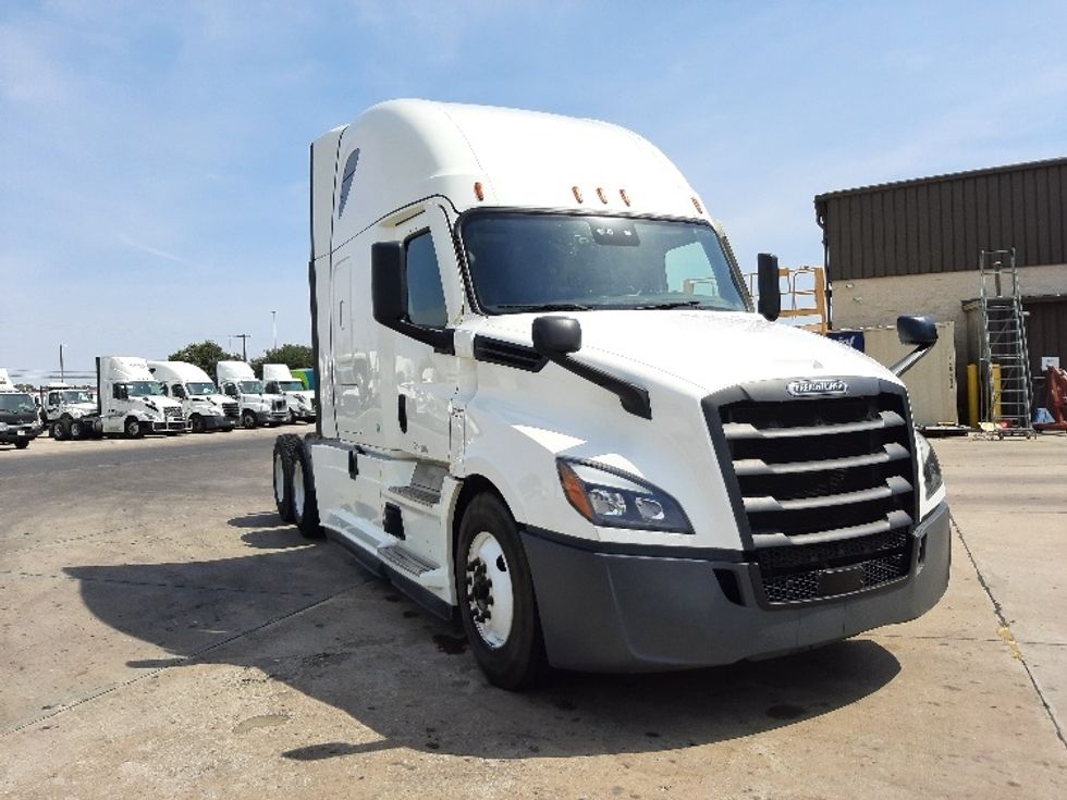 Sleeper Tractor-Heavy Duty Tractors-Freightliner-2020-T12664ST-Fort Worth-TX-840,178\n\t\tmiles-$ 43,500 - Image 1