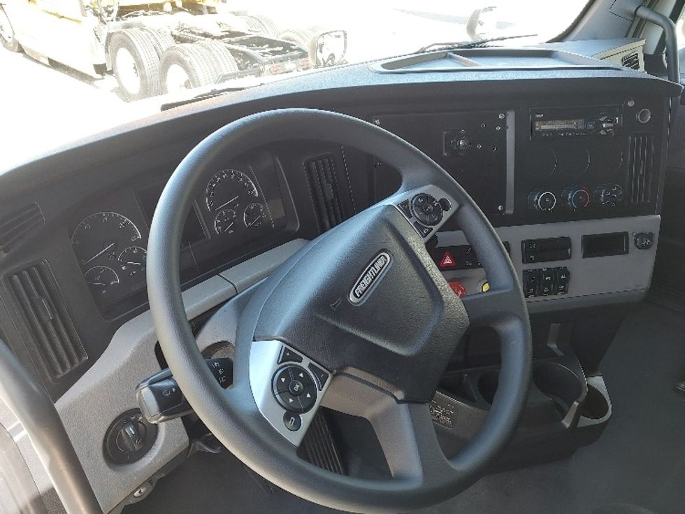 Sleeper Tractor-Heavy Duty Tractors-Freightliner-2020-T12664ST-Fort Worth-TX-840,178\n\t\tmiles-$ 43,500 - Image 10