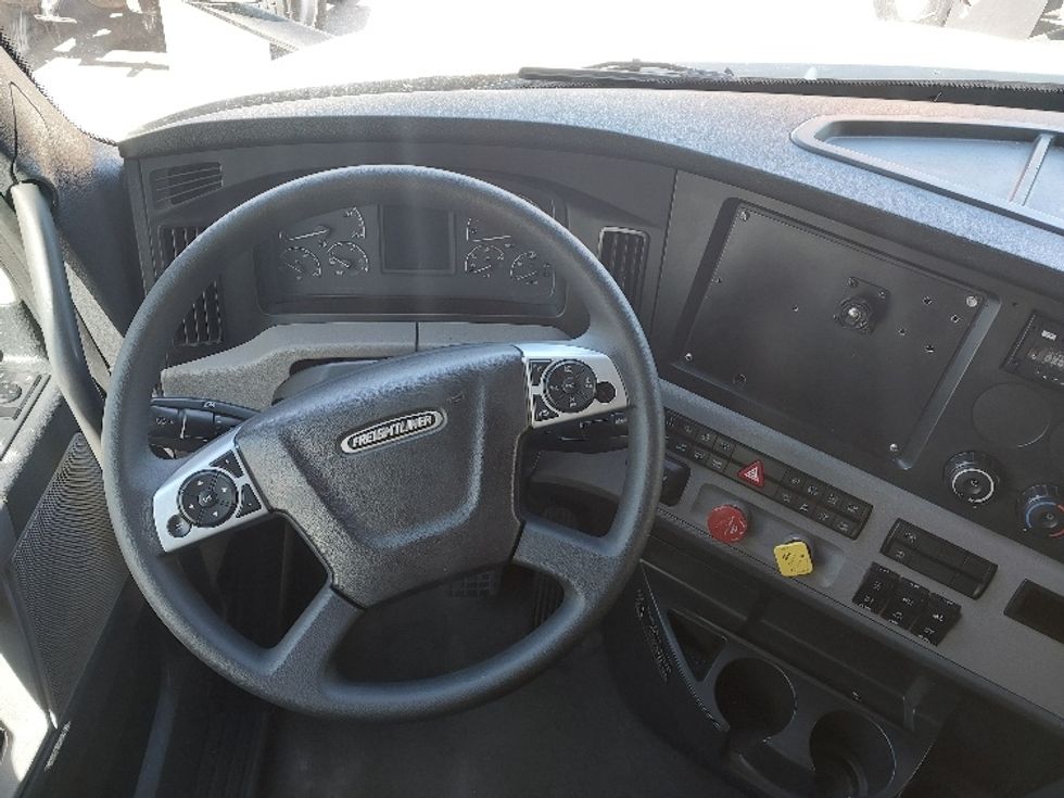 Sleeper Tractor-Heavy Duty Tractors-Freightliner-2020-T12664ST-Fort Worth-TX-840,178\n\t\tmiles-$ 43,500 - Image 11