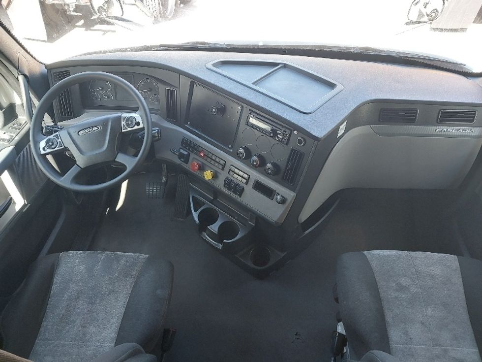 Sleeper Tractor-Heavy Duty Tractors-Freightliner-2020-T12664ST-Fort Worth-TX-840,178\n\t\tmiles-$ 43,500 - Image 12