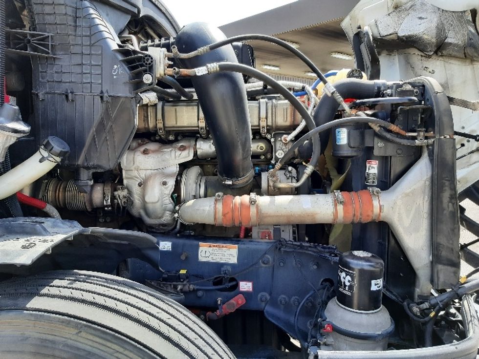 Sleeper Tractor-Heavy Duty Tractors-Freightliner-2020-T12664ST-Fort Worth-TX-840,178\n\t\tmiles-$ 43,500 - Image 20