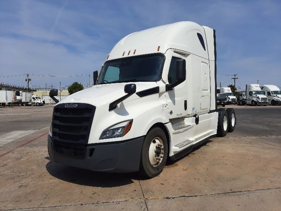 Sleeper Tractor-Heavy Duty Tractors-Freightliner-2020-T12664ST-Fort Worth-TX-840,178\n\t\tmiles-$ 43,500 - Image 3