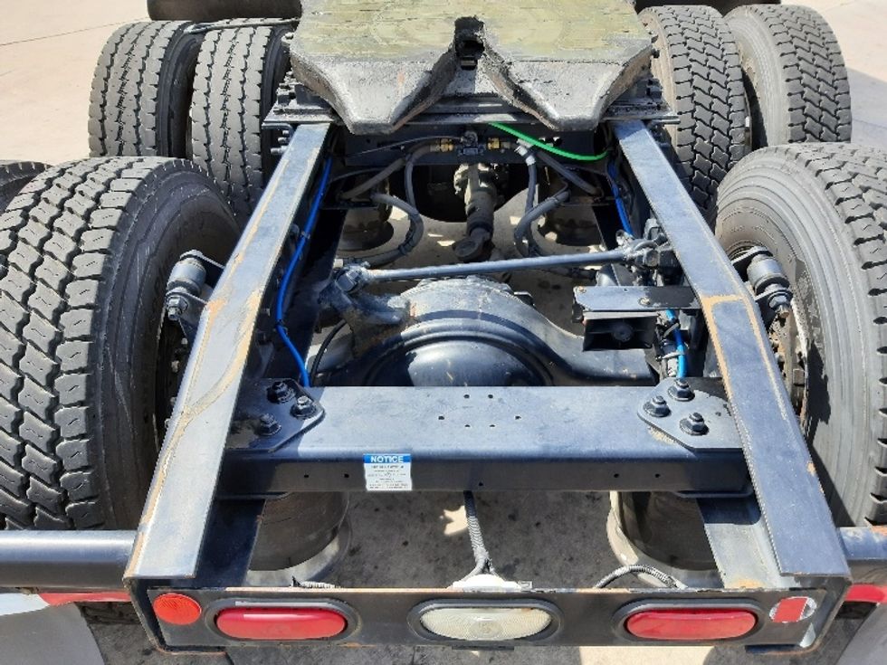 Sleeper Tractor-Heavy Duty Tractors-Freightliner-2020-T12664ST-Fort Worth-TX-840,178\n\t\tmiles-$ 43,500 - Image 6