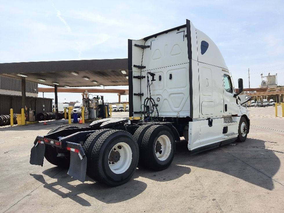 Sleeper Tractor-Heavy Duty Tractors-Freightliner-2020-T12664ST-Fort Worth-TX-840,178\n\t\tmiles-$ 43,500 - Image 7