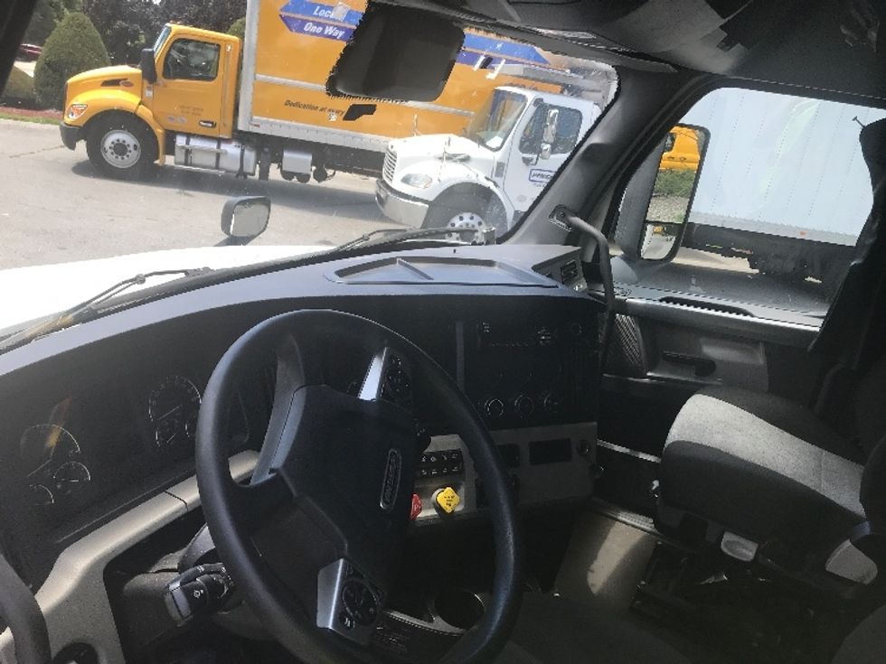 Sleeper Tractor-Heavy Duty Tractors-Freightliner-2020-T12664ST-Franklin-MA-368,084\n\t\tmiles-$ 68,500 - Image 10