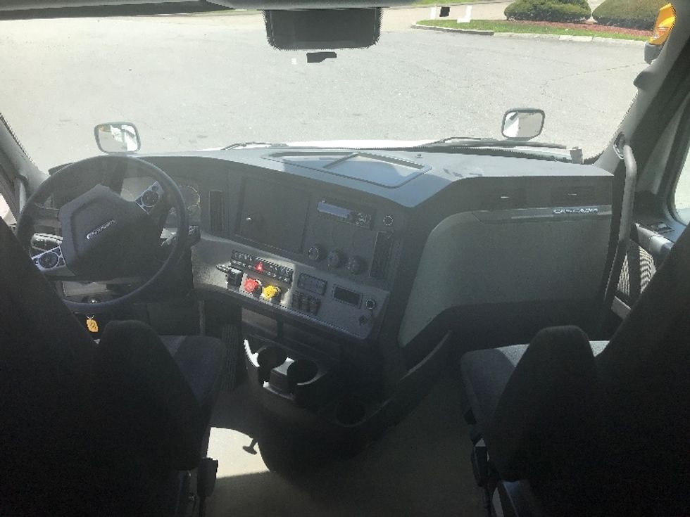 Sleeper Tractor-Heavy Duty Tractors-Freightliner-2020-T12664ST-Franklin-MA-368,084\n\t\tmiles-$ 68,500 - Image 12