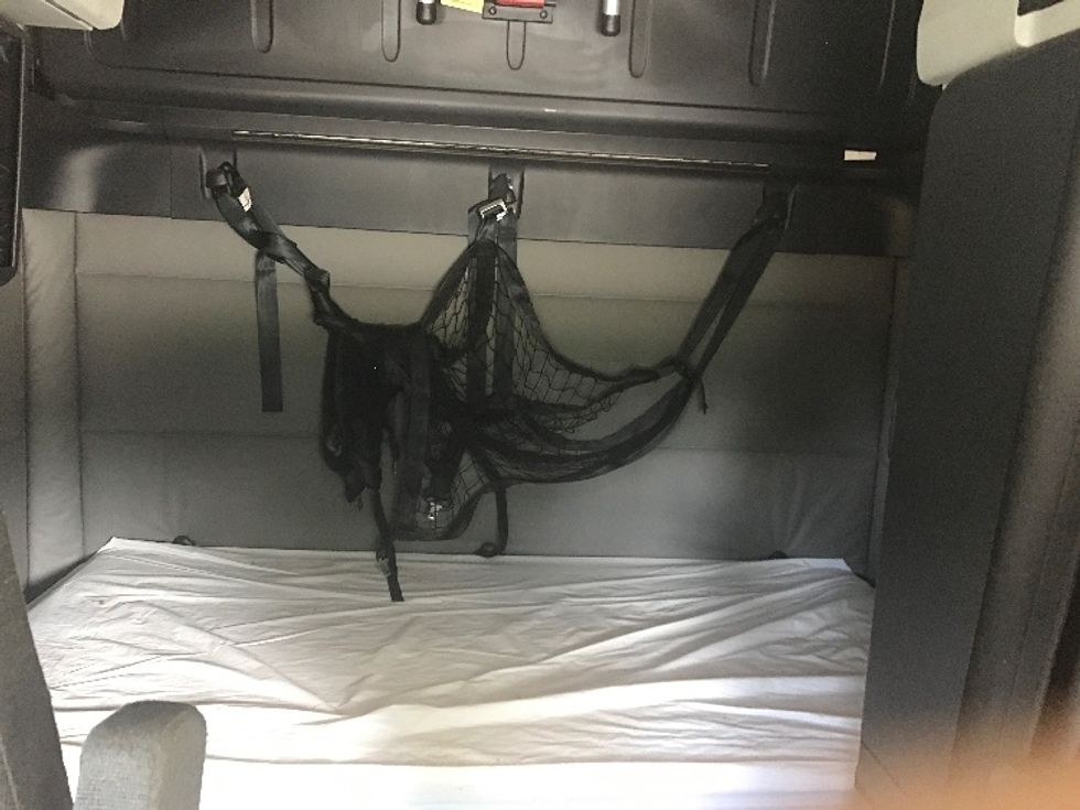 Sleeper Tractor-Heavy Duty Tractors-Freightliner-2020-T12664ST-Franklin-MA-368,084\n\t\tmiles-$ 68,500 - Image 16