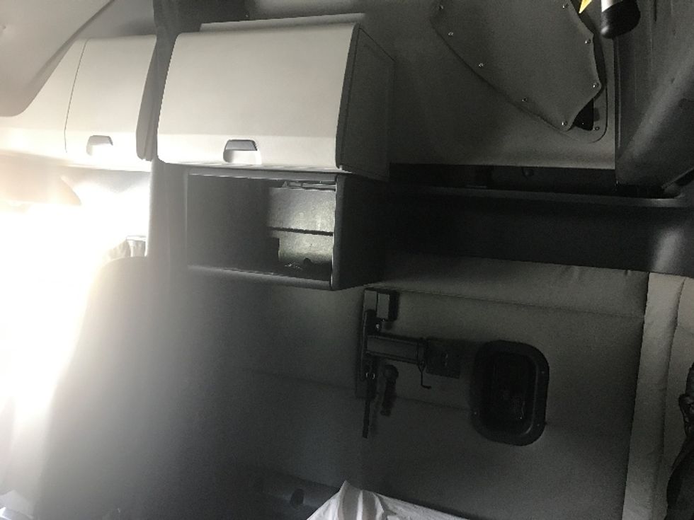 Sleeper Tractor-Heavy Duty Tractors-Freightliner-2020-T12664ST-Franklin-MA-368,084\n\t\tmiles-$ 68,500 - Image 19