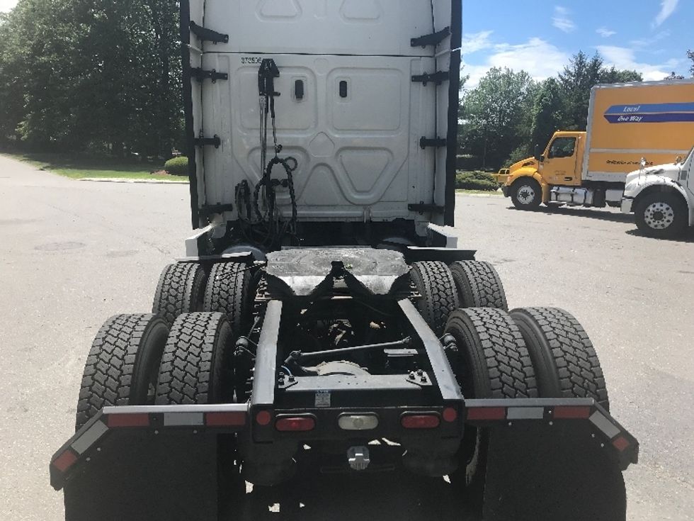 Sleeper Tractor-Heavy Duty Tractors-Freightliner-2020-T12664ST-Franklin-MA-368,084\n\t\tmiles-$ 68,500 - Image 6