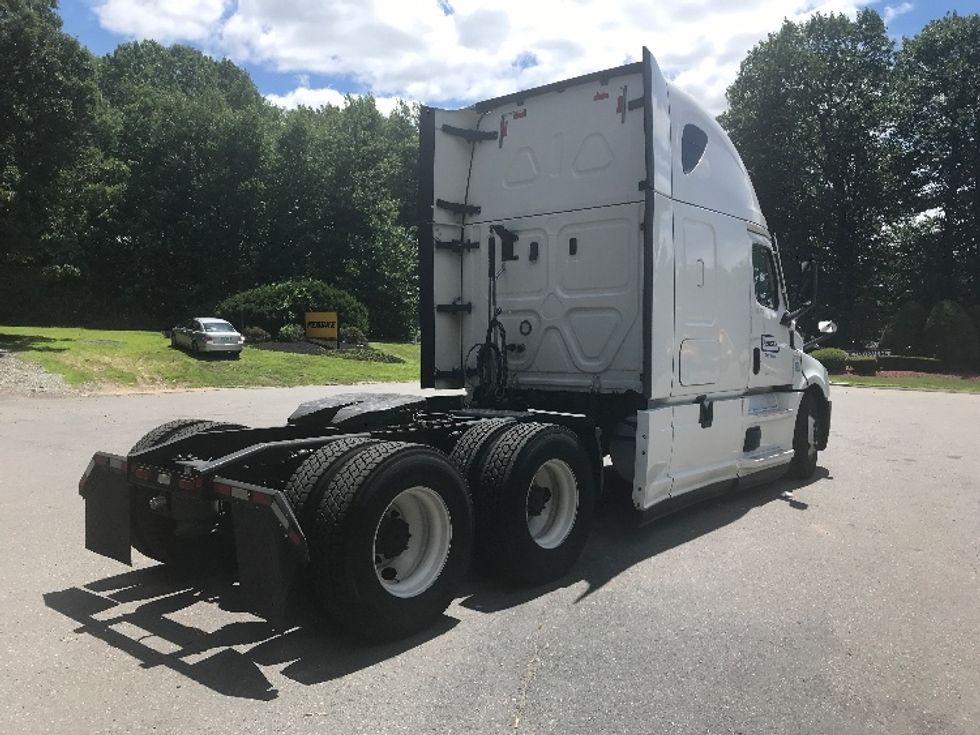 Sleeper Tractor-Heavy Duty Tractors-Freightliner-2020-T12664ST-Franklin-MA-368,084\n\t\tmiles-$ 68,500 - Image 7