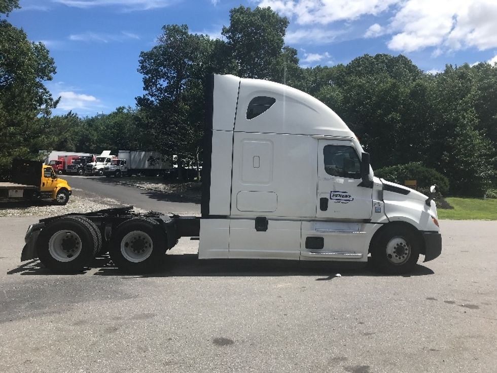 Sleeper Tractor-Heavy Duty Tractors-Freightliner-2020-T12664ST-Franklin-MA-368,084\n\t\tmiles-$ 68,500 - Image 8
