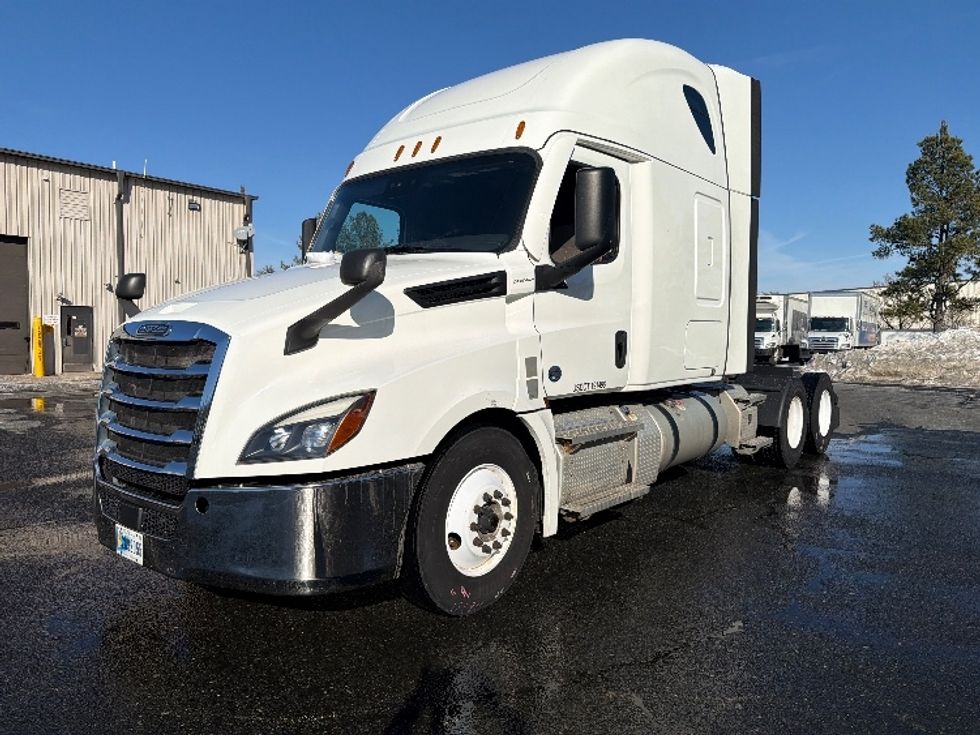 Sleeper Tractor-Heavy Duty Tractors-Freightliner-2020-T12664ST-Fredericksburg-VA-256,523\n\t\tmiles-$ 69,500 - Image 1