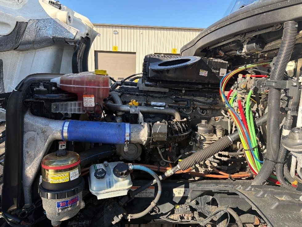 Sleeper Tractor-Heavy Duty Tractors-Freightliner-2020-T12664ST-Fredericksburg-VA-256,523\n\t\tmiles-$ 69,500 - Image 20