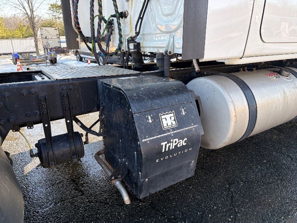 Sleeper Tractor-Heavy Duty Tractors-Freightliner-2020-T12664ST-Fredericksburg-VA-256,523\n\t\tmiles-$ 69,500 - Image 22