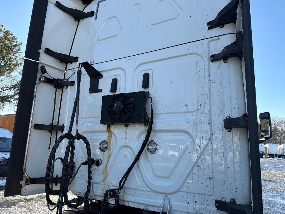 Sleeper Tractor-Heavy Duty Tractors-Freightliner-2020-T12664ST-Fredericksburg-VA-256,523\n\t\tmiles-$ 69,500 - Image 23