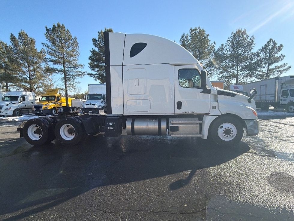 Sleeper Tractor-Heavy Duty Tractors-Freightliner-2020-T12664ST-Fredericksburg-VA-256,523\n\t\tmiles-$ 69,500 - Image 4