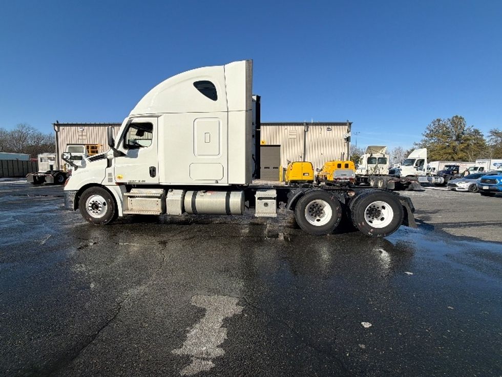 Sleeper Tractor-Heavy Duty Tractors-Freightliner-2020-T12664ST-Fredericksburg-VA-256,523\n\t\tmiles-$ 69,500 - Image 8