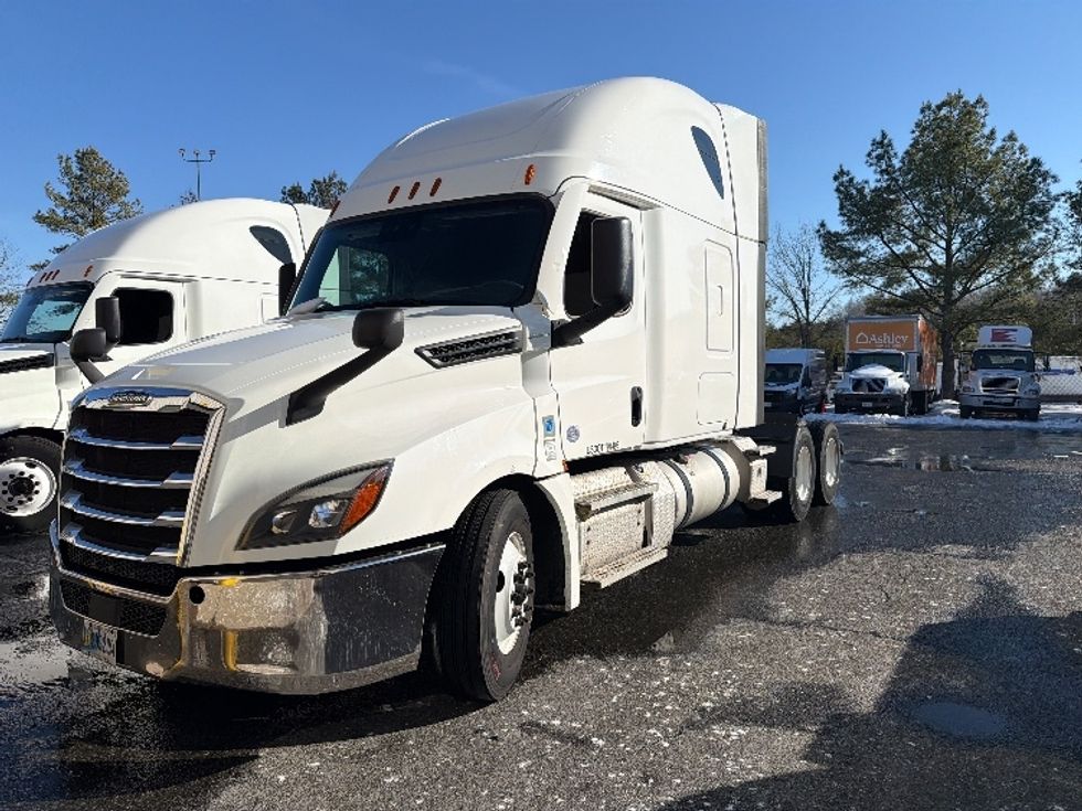 Sleeper Tractor-Heavy Duty Tractors-Freightliner-2020-T12664ST-Fredericksburg-VA-347,387\n\t\tmiles-$ 64,750 - Image 1
