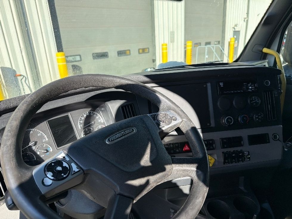 Sleeper Tractor-Heavy Duty Tractors-Freightliner-2020-T12664ST-Fredericksburg-VA-347,387\n\t\tmiles-$ 64,750 - Image 10