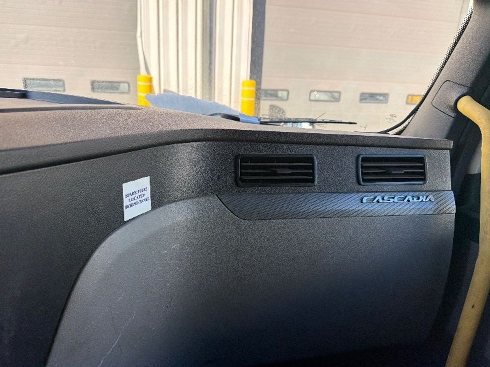 Sleeper Tractor-Heavy Duty Tractors-Freightliner-2020-T12664ST-Fredericksburg-VA-347,387\n\t\tmiles-$ 64,750 - Image 13