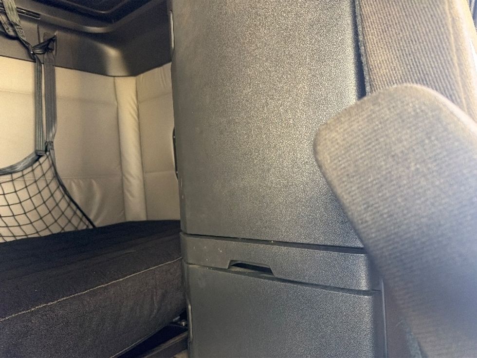 Sleeper Tractor-Heavy Duty Tractors-Freightliner-2020-T12664ST-Fredericksburg-VA-347,387\n\t\tmiles-$ 64,750 - Image 17