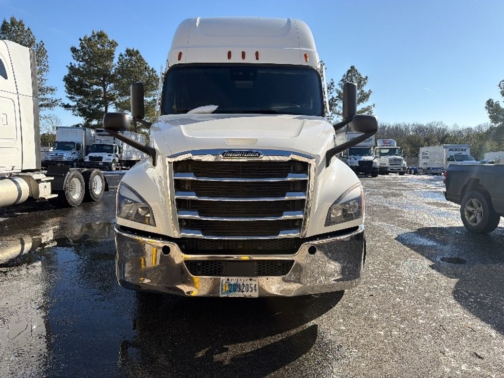 Sleeper Tractor-Heavy Duty Tractors-Freightliner-2020-T12664ST-Fredericksburg-VA-347,387\n\t\tmiles-$ 64,750 - Image 2