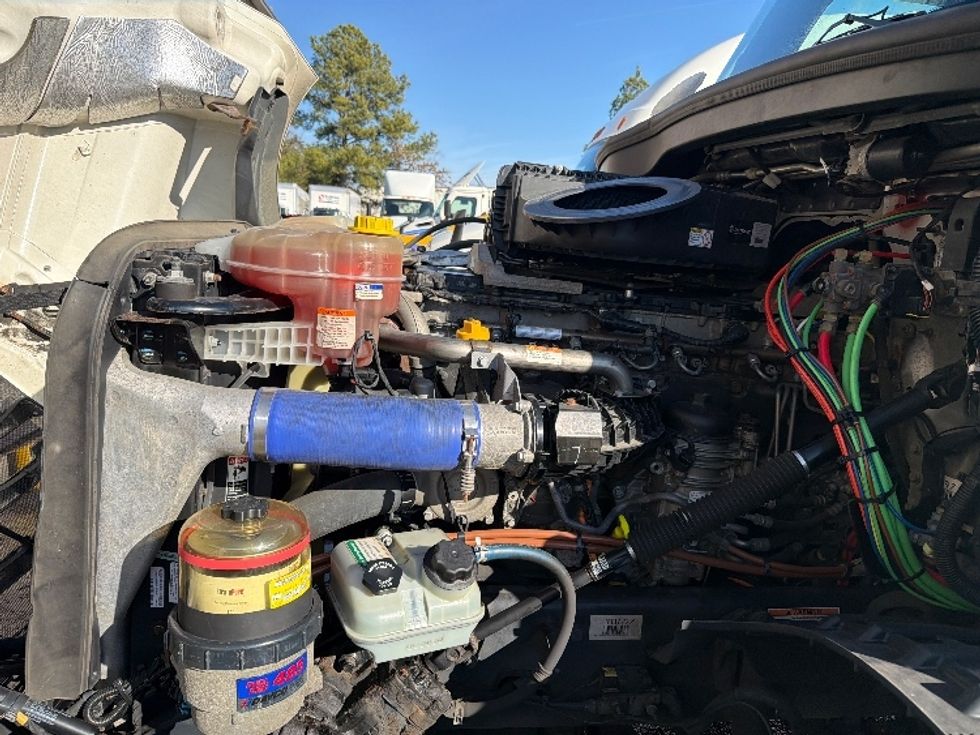 Sleeper Tractor-Heavy Duty Tractors-Freightliner-2020-T12664ST-Fredericksburg-VA-347,387\n\t\tmiles-$ 64,750 - Image 20