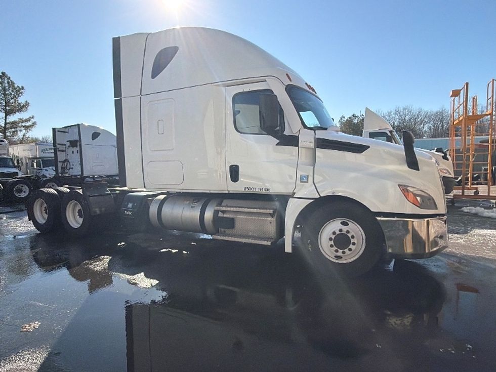 Sleeper Tractor-Heavy Duty Tractors-Freightliner-2020-T12664ST-Fredericksburg-VA-347,387\n\t\tmiles-$ 64,750 - Image 4